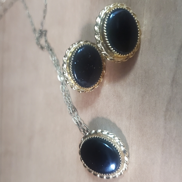 Elegant Black and Gold Jewelry Set - Picture 9 of 13